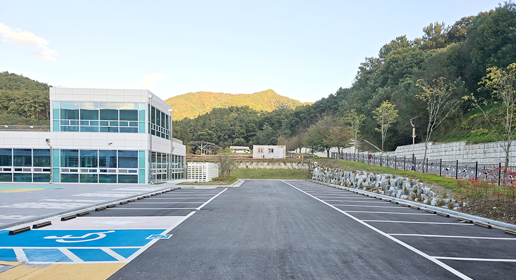 예산앤유행복센터 주차장